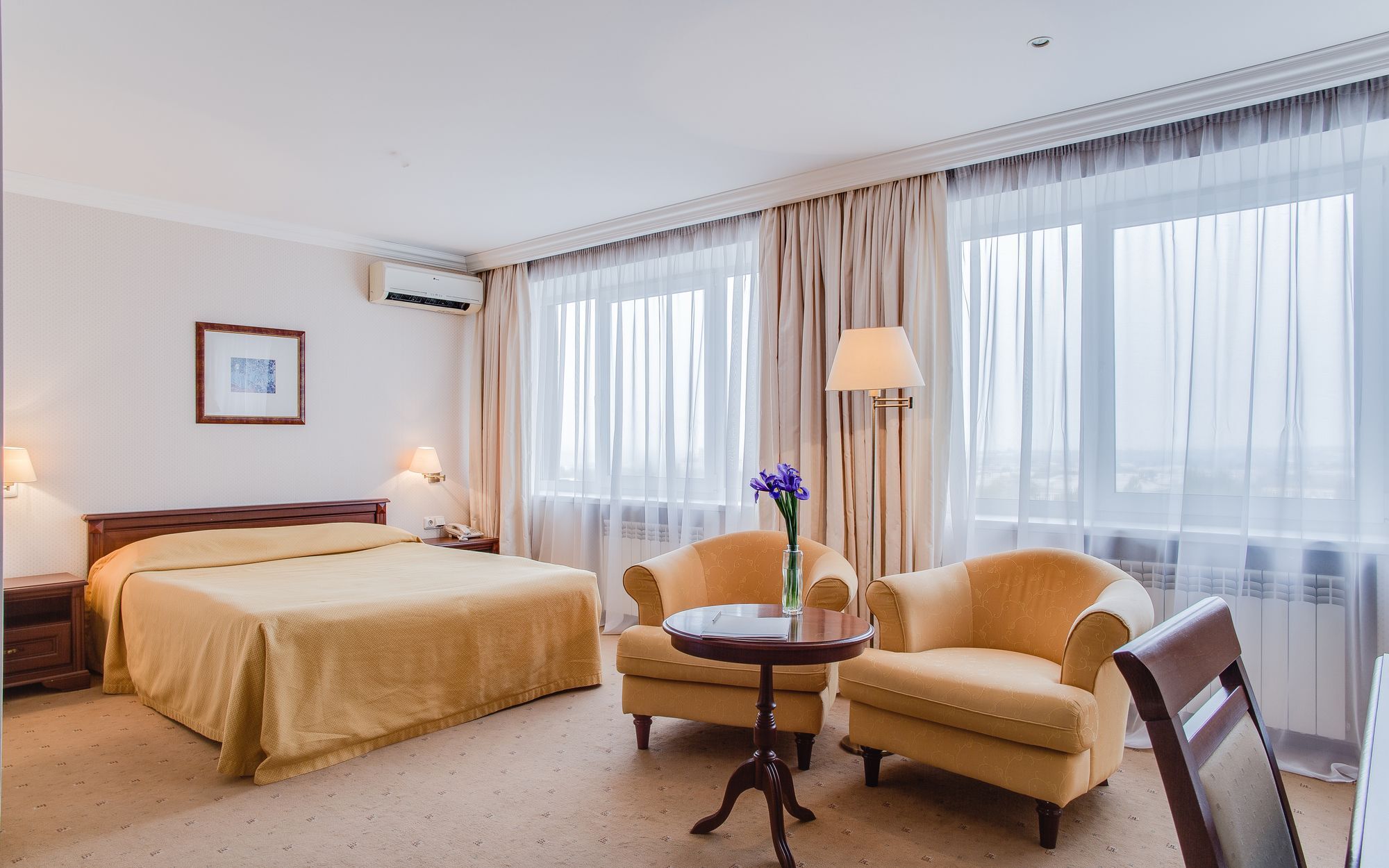 Intourist Hotel Zaporizhia Ngoại thất bức ảnh